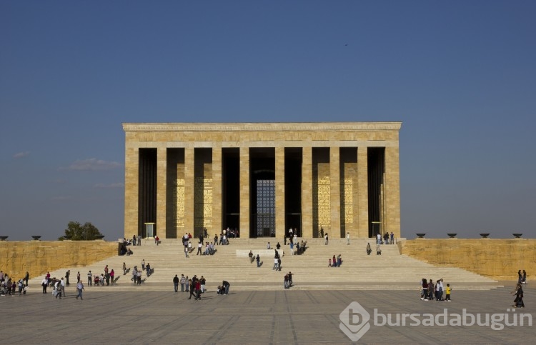 Anıtkabir'de linç yediren pozlar