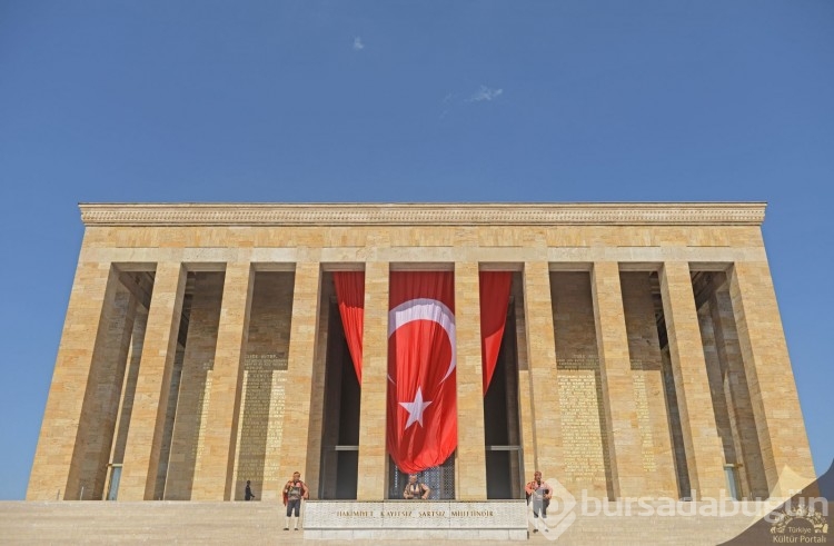 Anıtkabir'de linç yediren pozlar