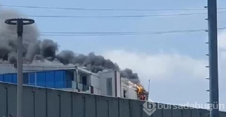 İstanbul'daki fabrikada korkutan yangın!