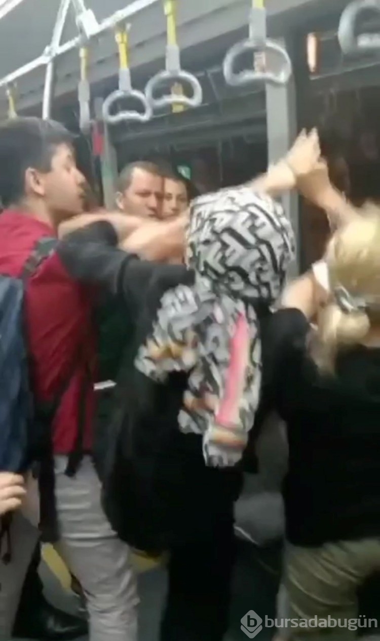Metrobüste tartışma büyüyünce şiddet kaçınılmaz oldu
