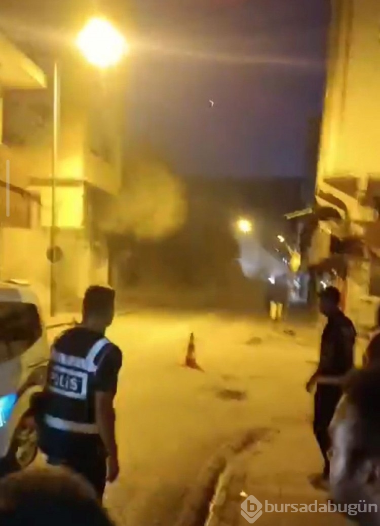 Gaziantep'te hasarlı bir bina çöktü