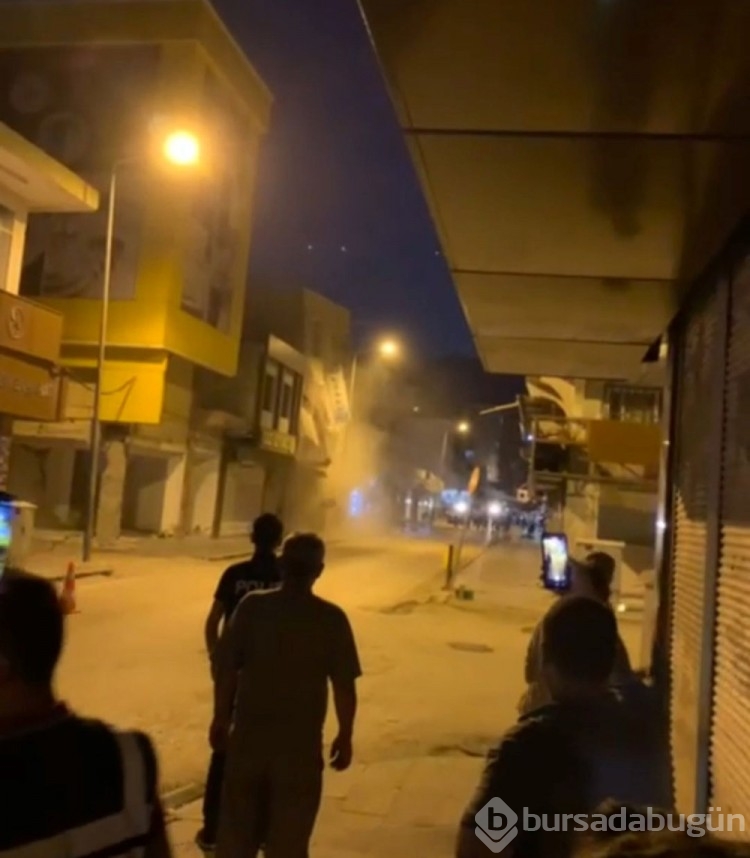 Gaziantep'te hasarlı bir bina çöktü