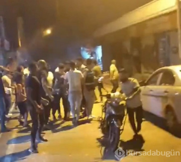Gaziantep'te hasarlı bir bina çöktü