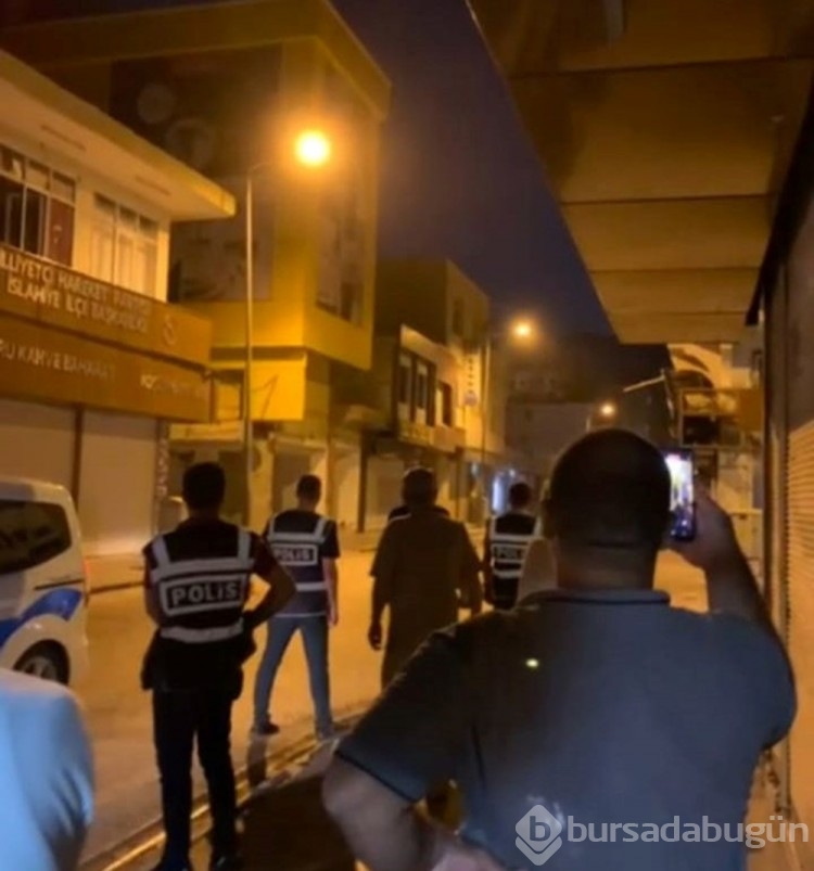 Gaziantep'te hasarlı bir bina çöktü