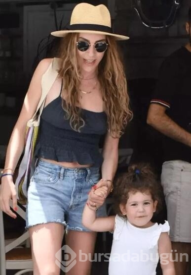 Sinem Kobal ve kızı Lalin Çeşme'de
