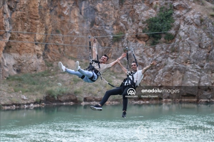 Erzincan'daki Karanlık Kanyon adrenalin tutkunlarının vazgeçilmezi oldu