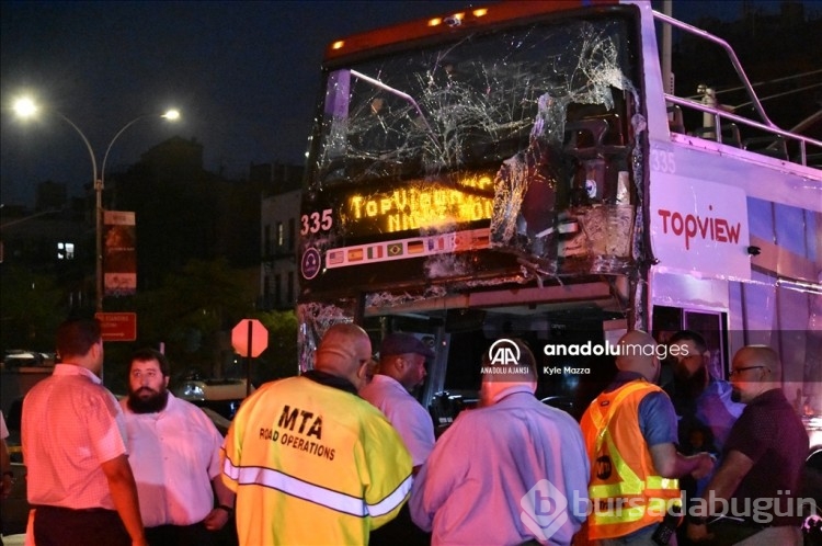 En az 40 kişi yaralandı: New York'ta 2 otobüs çarpıştı