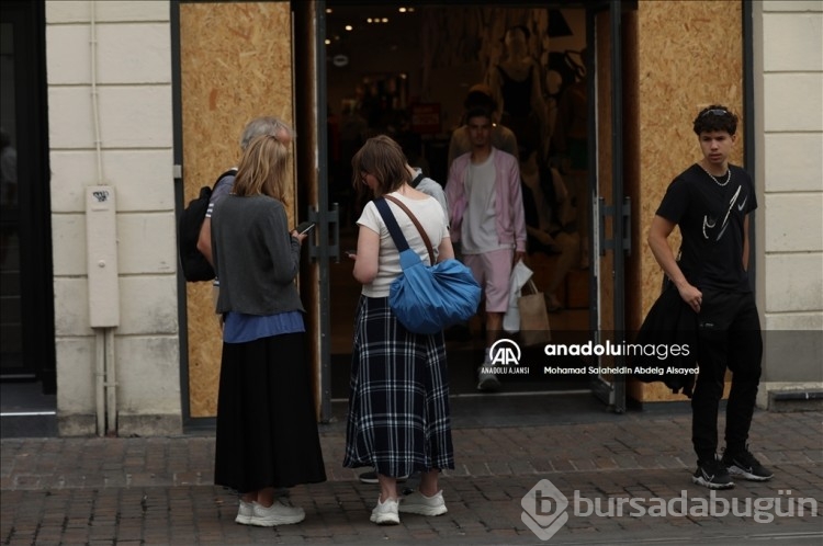 Fransa turizm sezonu hakkında endişeli, gösteriler durulmuyor