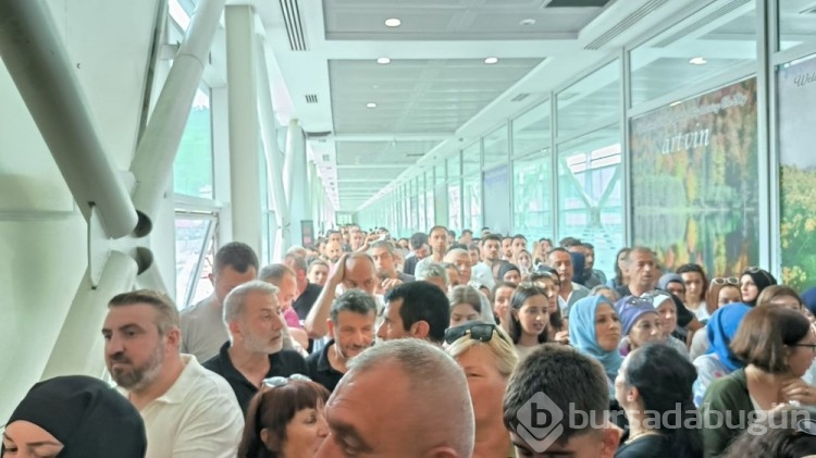 15 Kilometre araç kuyruğu! Sarp Sınır Kapısı'nda vergi zammı telaşı