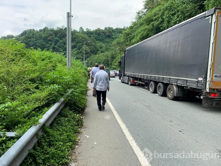 15 Kilometre araç kuyruğu! Sarp Sınır Kapısı'nda vergi zammı telaşı