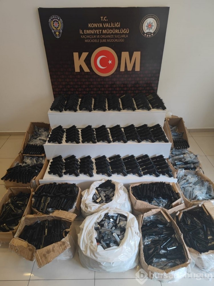 TIR'ın gümrük mührü bozuldu: İçinden binlerce tabanca parçası çıktı