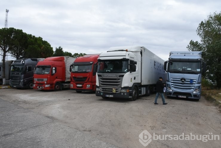 TIR'ın gümrük mührü bozuldu: İçinden binlerce tabanca parçası çıktı