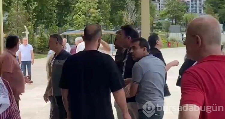 Cami avlusunda tekme tokat kavga
