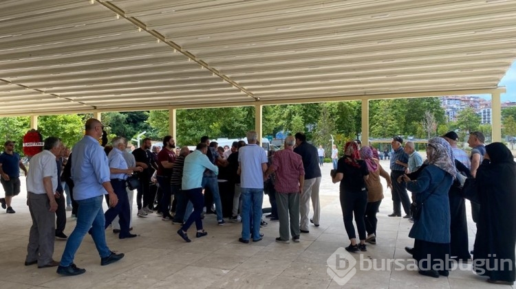 Cami avlusunda tekme tokat kavga