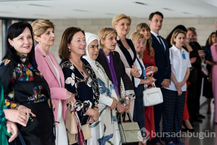 Emine Erdoğan, lider eşleriyle bir arada