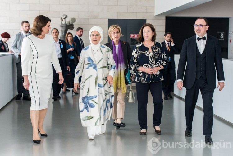 Emine Erdoğan, lider eşleriyle bir arada