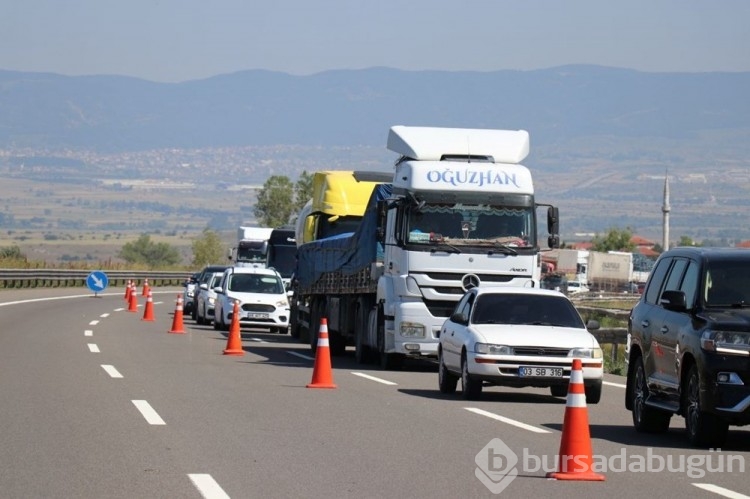 Seyir halinde lastiği patladı: 9 yaralı
