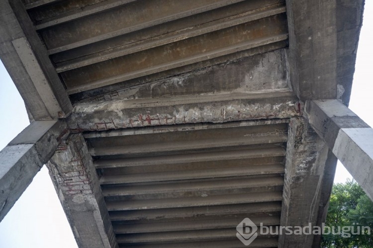 Esenler Otogarı'ndaki riskli köprüde güçlendirme çalışması