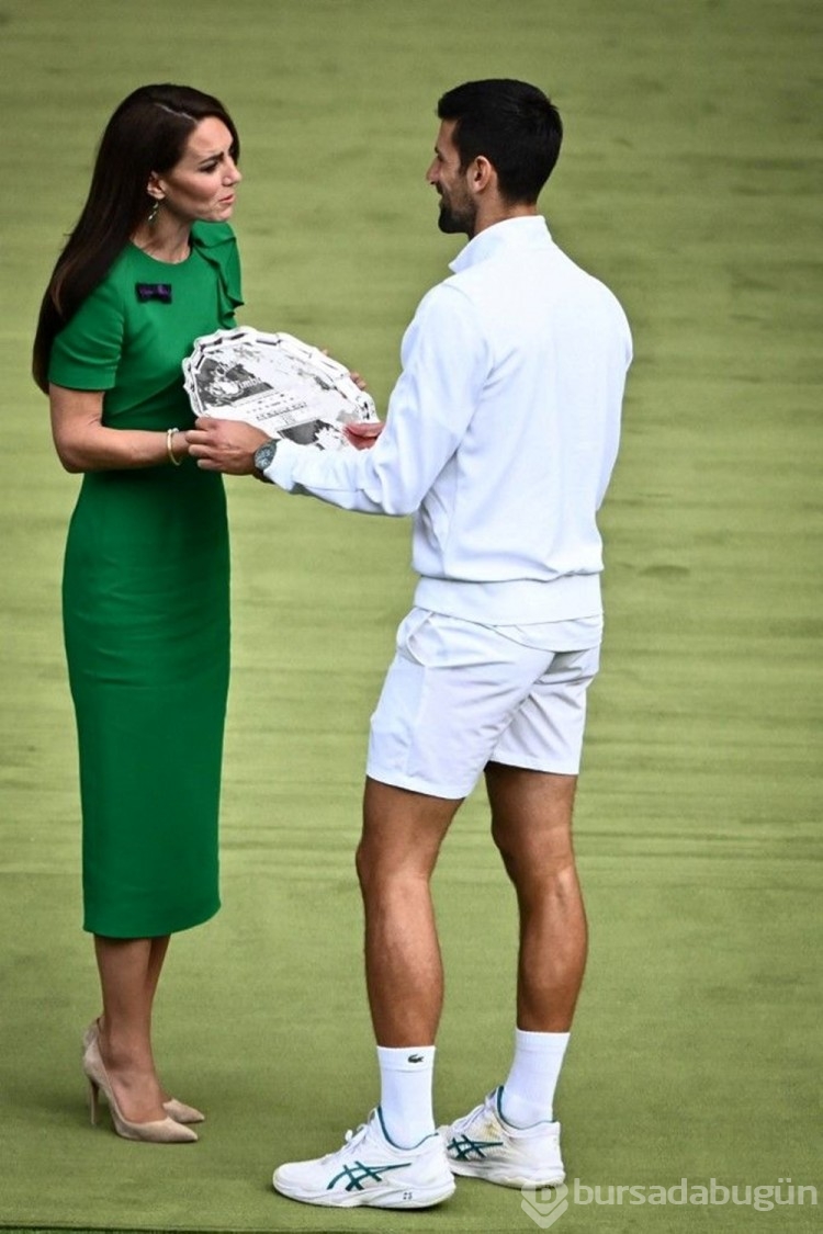 Wimbledon finaline kraliyet, Brad Pitt ve James Bond çıkarması