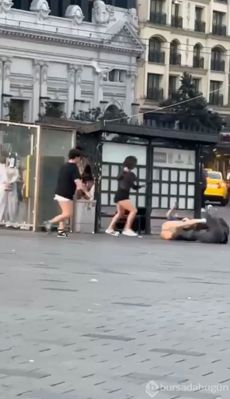 Taksim'de 3 kişi 1 kişiyi dövdü