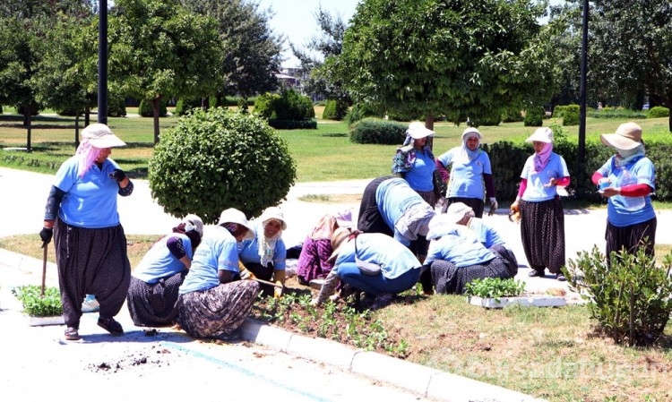 50 derece Adana sıcağında zorlu işbaşı