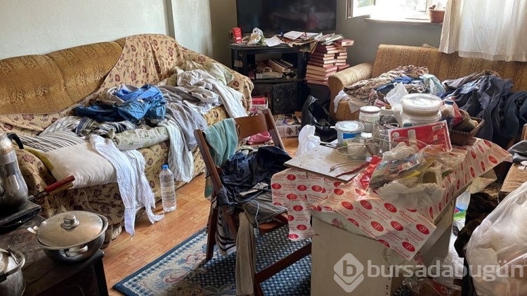 Bursa'da çöp apartman! 20 kamyon çöp çıktı!