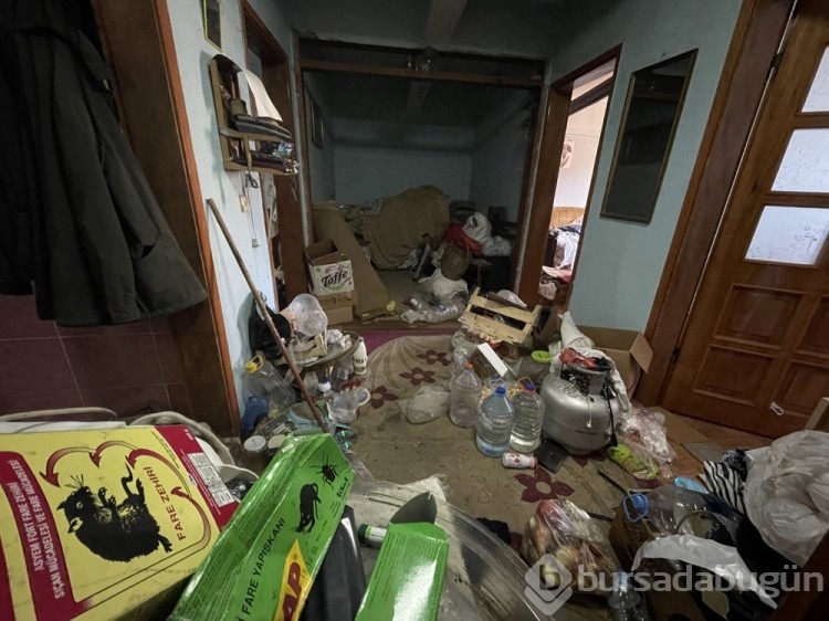 Bursa'da çöp apartman! 20 kamyon çöp çıktı!