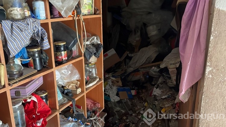 Bursa'da çöp apartman! 20 kamyon çöp çıktı!