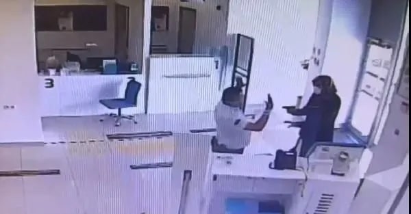 Annesinin kıyafetlerini giydi, banka soydu!
