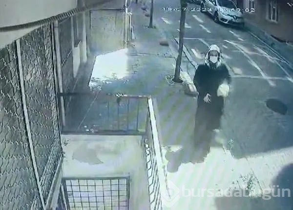 Annesinin kıyafetlerini giydi, banka soydu!
