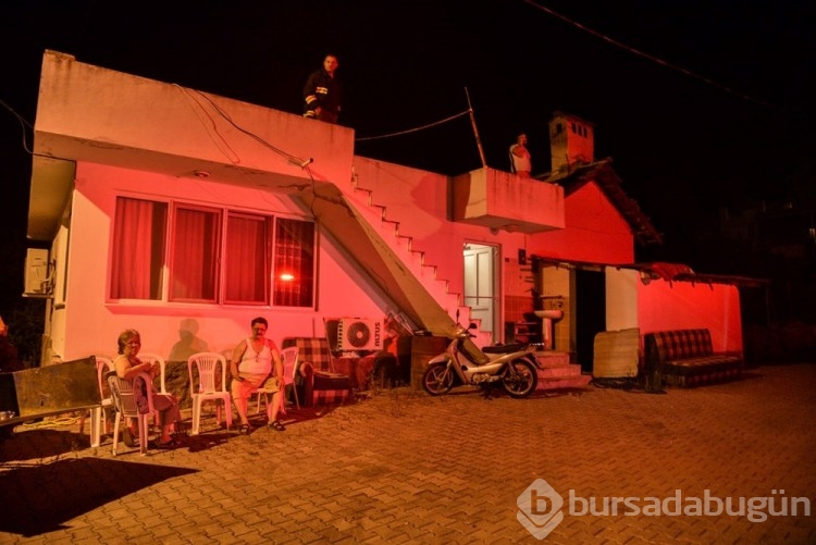 Tatil cenneti Kemer'de orman yangını
