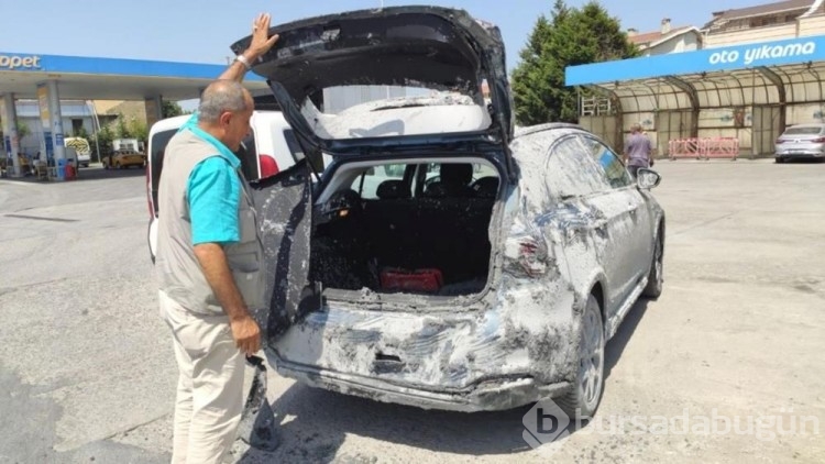 Beton otomobilin üzerine döküldü!
