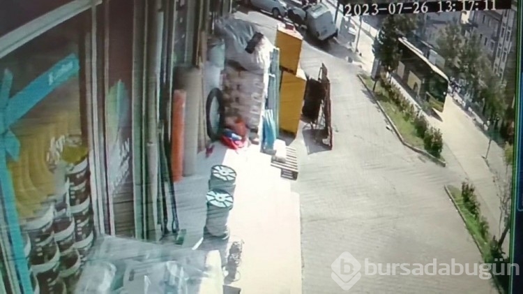  İETT otobüsü kamyonetle çarpıştı
