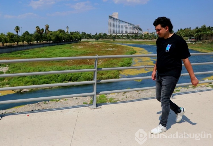 Seyhan Nehri yosunla kaplandı