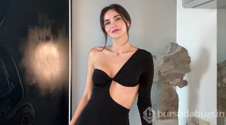 Volkan Demirel'in eşi Zeynep kırmızı bikinisiyle gündem oldu
