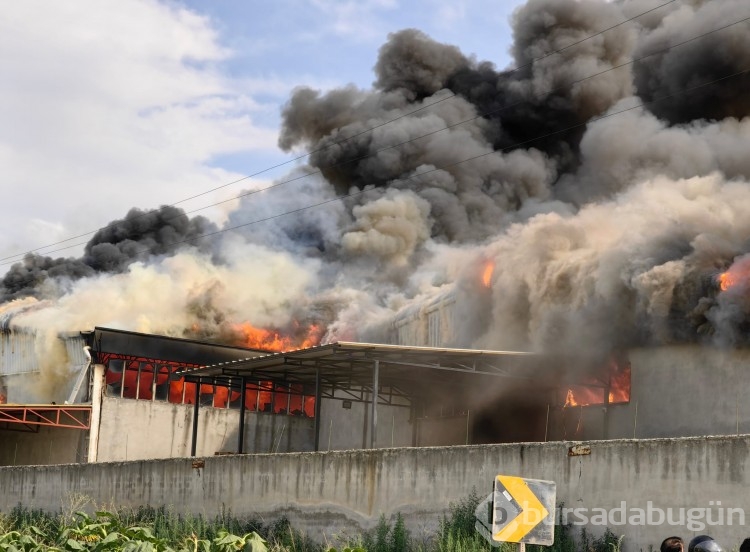 İnegöl'de fabrika yangını! 4 ayrı fabrikaya sıçradı