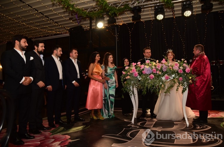 Burcu Uzçelik ile Batuhan Özcan yaşamlarını birleştirdiler