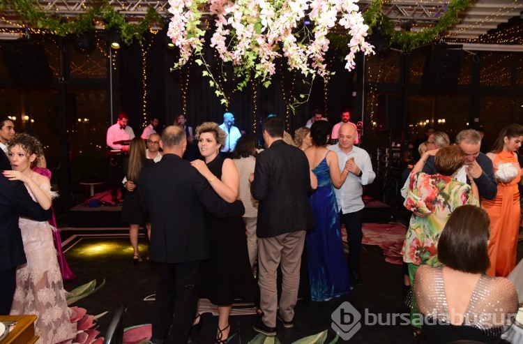 Burcu Uzçelik ile Batuhan Özcan yaşamlarını birleştirdiler