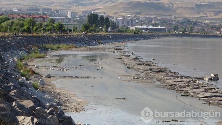 Van Gölü'ndeki çekilme ciddi boyutlara ulaştı