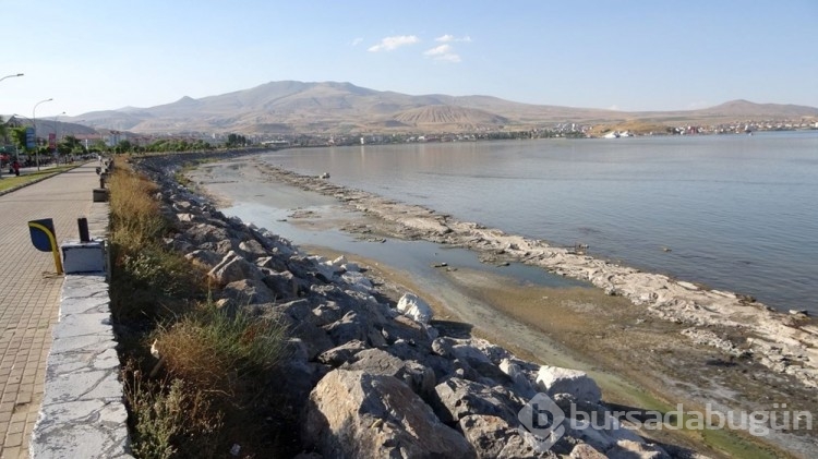 Van Gölü'ndeki çekilme ciddi boyutlara ulaştı