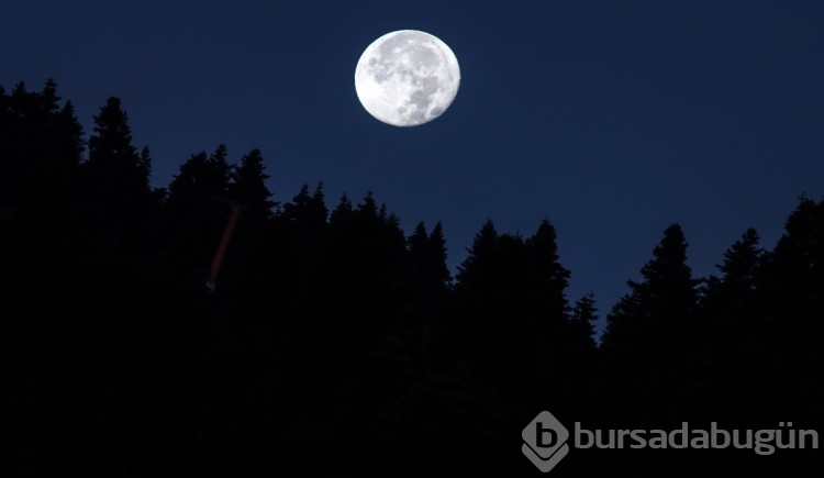 Bursa Uludağ'da dolunay