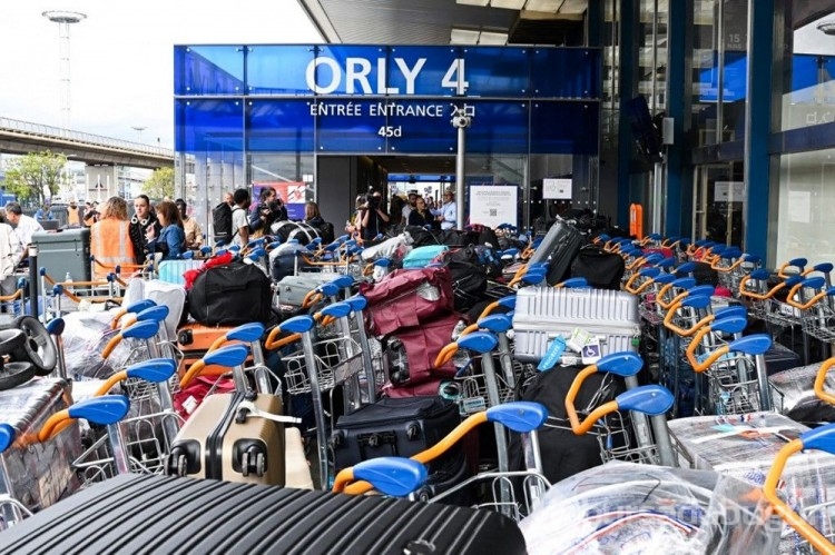 Fransa'da havalimanında kriz yaşanıyor