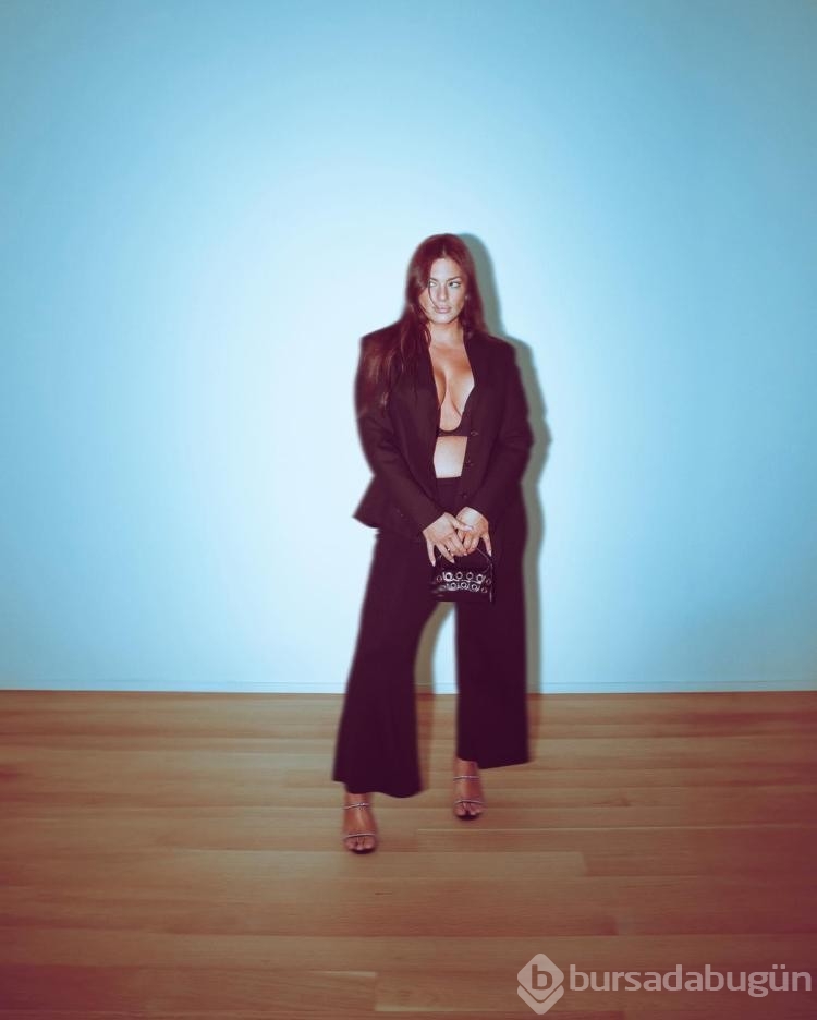 Büyük beden model Ashley Graham pozuyla nefes kesti