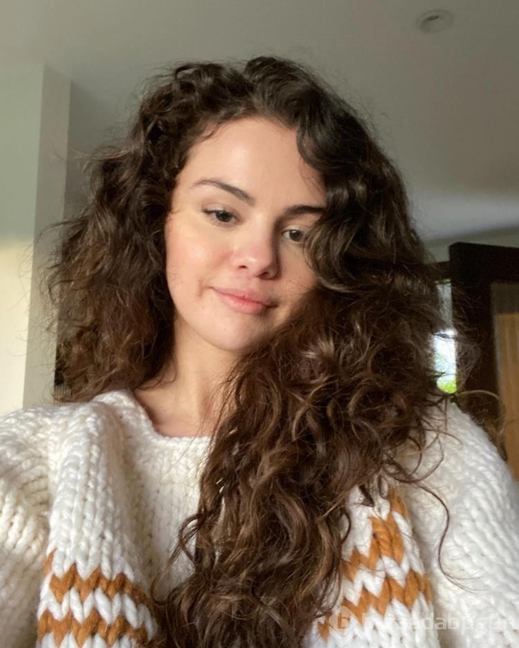 Selena Gomez'den iddialı pozlar