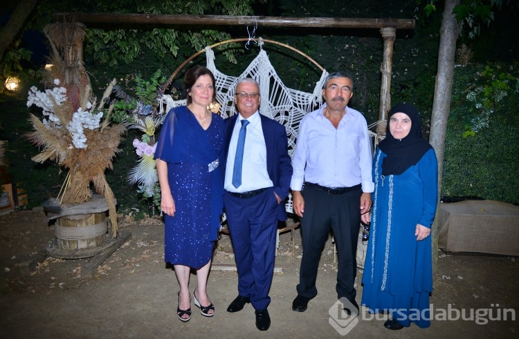 Begüm Çelik ile Yunus Emre Şahin nişanlandı