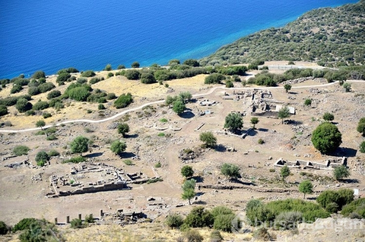 Assos Antik Kenti'nde 2 bin 300 yıllık ağırlık bulundu