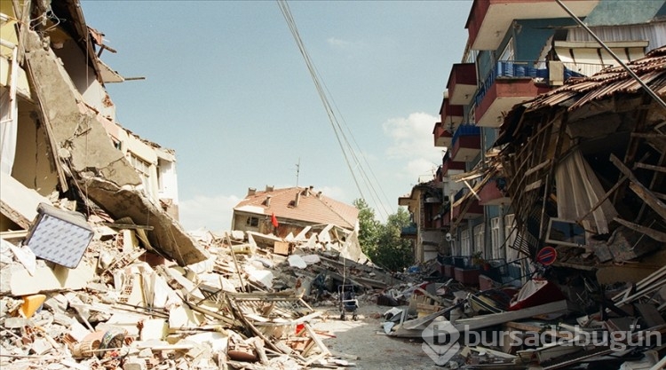 17 Ağustos Depremi'nin üzerinden 24 yıl geçti...