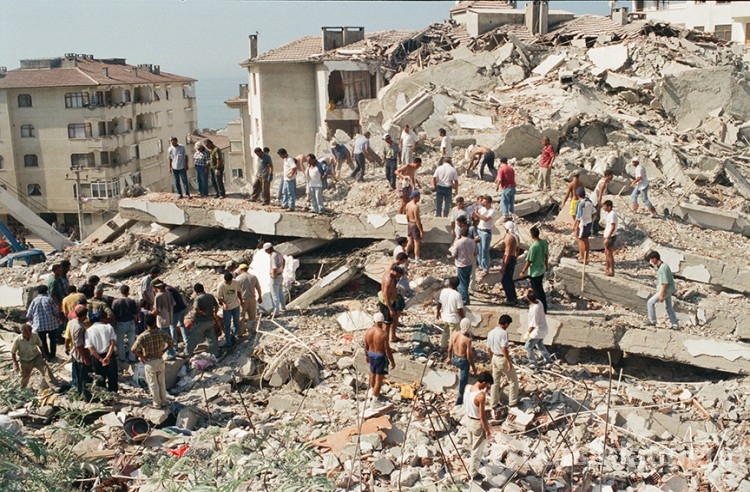 17 Ağustos Depremi'nin üzerinden 24 yıl geçti...