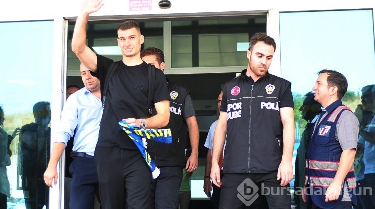 Dominik Livakovic İstanbul'a geldi