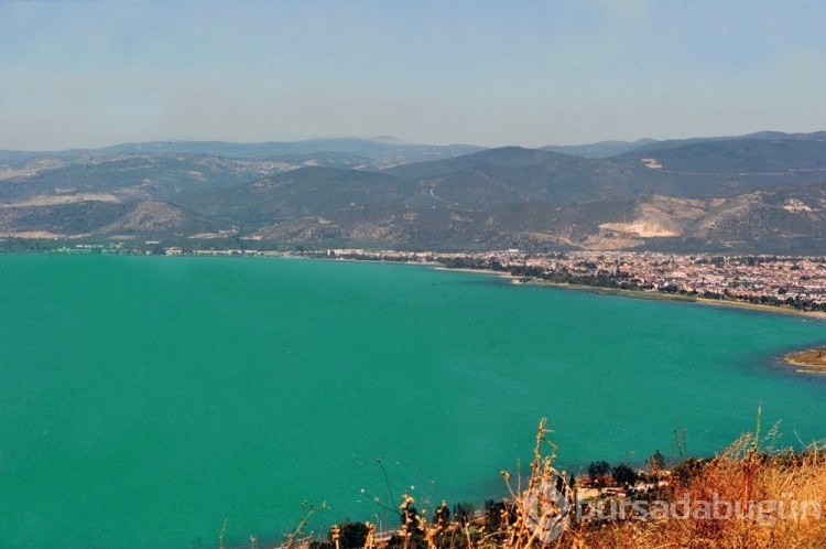İznik Gölü'nün rengi turkuaza döndü